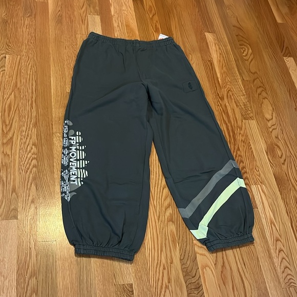 Free People All Star Logo Pants Size Large NWT - Picture 6 of 16